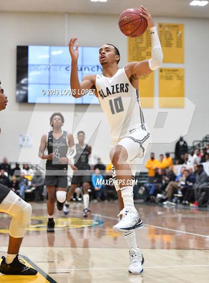 Thumbnail 2 in Sierra Canyon vs. Birmingham (The Classic at Damien) photogallery.