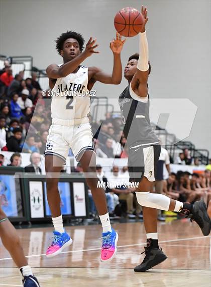 Thumbnail 2 in Sierra Canyon vs. Birmingham (The Classic at Damien) photogallery.