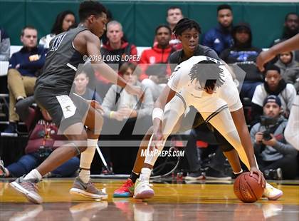 Thumbnail 3 in Sierra Canyon vs. Birmingham (The Classic at Damien) photogallery.
