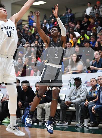 Thumbnail 3 in Sierra Canyon vs. Birmingham (The Classic at Damien) photogallery.
