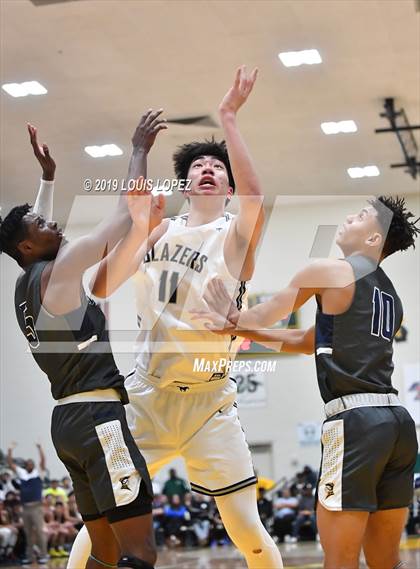 Thumbnail 2 in Sierra Canyon vs. Birmingham (The Classic at Damien) photogallery.