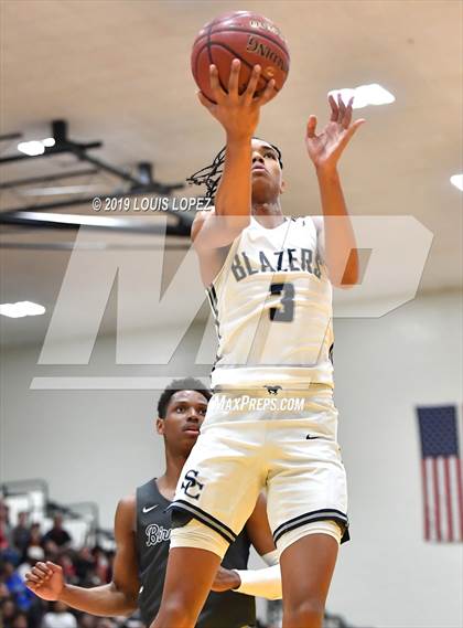 Thumbnail 3 in Sierra Canyon vs. Birmingham (The Classic at Damien) photogallery.