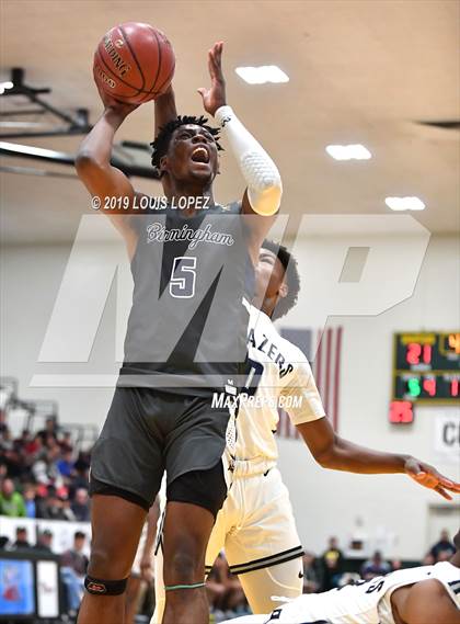 Thumbnail 3 in Sierra Canyon vs. Birmingham (The Classic at Damien) photogallery.