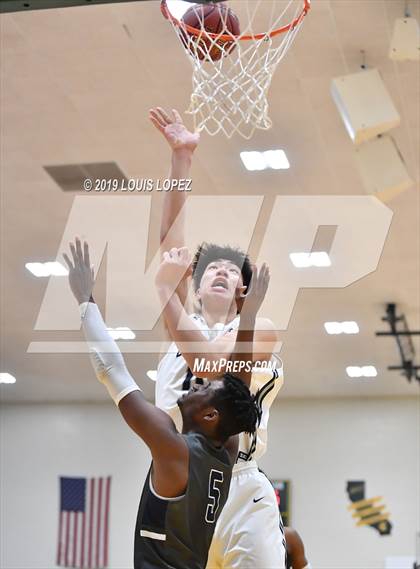 Thumbnail 3 in Sierra Canyon vs. Birmingham (The Classic at Damien) photogallery.