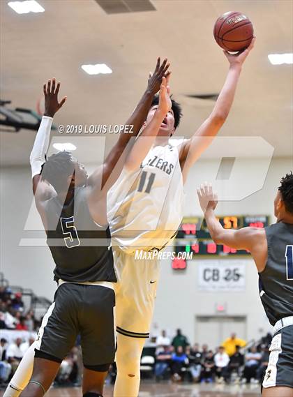 Thumbnail 2 in Sierra Canyon vs. Birmingham (The Classic at Damien) photogallery.