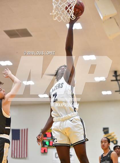 Thumbnail 1 in Sierra Canyon vs. Birmingham (The Classic at Damien) photogallery.