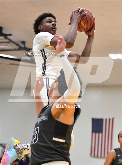 Thumbnail 2 in Sierra Canyon vs. Birmingham (The Classic at Damien) photogallery.