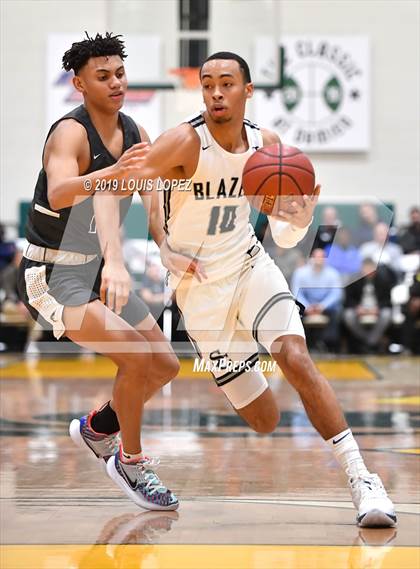 Thumbnail 3 in Sierra Canyon vs. Birmingham (The Classic at Damien) photogallery.