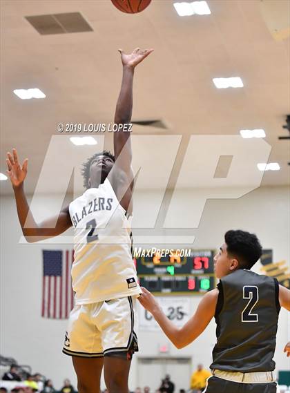 Thumbnail 3 in Sierra Canyon vs. Birmingham (The Classic at Damien) photogallery.