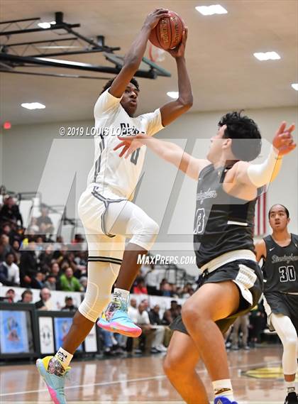 Thumbnail 1 in Sierra Canyon vs. Birmingham (The Classic at Damien) photogallery.