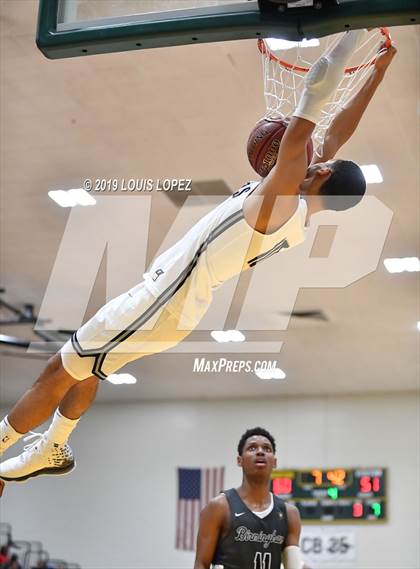 Thumbnail 3 in Sierra Canyon vs. Birmingham (The Classic at Damien) photogallery.