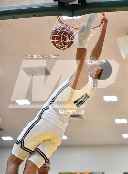 Thumbnail 3 in Sierra Canyon vs. Birmingham (The Classic at Damien) photogallery.