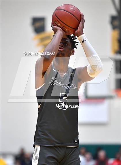 Thumbnail 3 in Sierra Canyon vs. Birmingham (The Classic at Damien) photogallery.