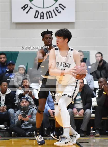 Thumbnail 2 in Sierra Canyon vs. Birmingham (The Classic at Damien) photogallery.