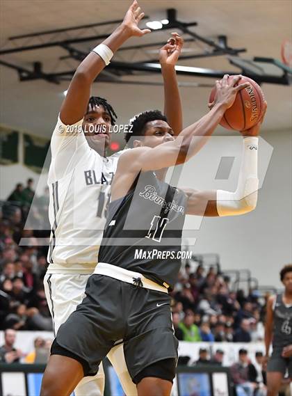 Thumbnail 2 in Sierra Canyon vs. Birmingham (The Classic at Damien) photogallery.