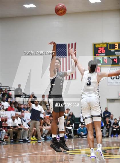Thumbnail 3 in Sierra Canyon vs. Birmingham (The Classic at Damien) photogallery.
