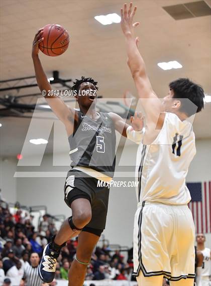 Thumbnail 3 in Sierra Canyon vs. Birmingham (The Classic at Damien) photogallery.
