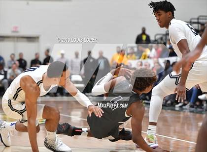 Thumbnail 2 in Sierra Canyon vs. Birmingham (The Classic at Damien) photogallery.