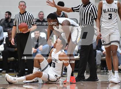 Thumbnail 2 in Sierra Canyon vs. Birmingham (The Classic at Damien) photogallery.