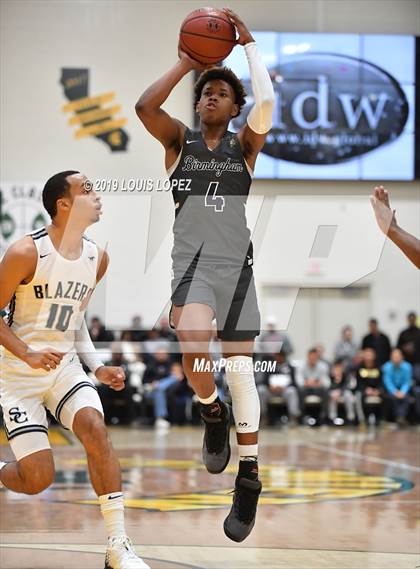 Thumbnail 3 in Sierra Canyon vs. Birmingham (The Classic at Damien) photogallery.