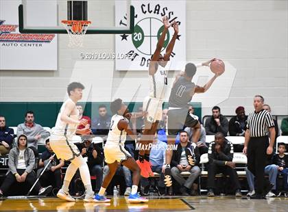 Thumbnail 3 in Sierra Canyon vs. Birmingham (The Classic at Damien) photogallery.
