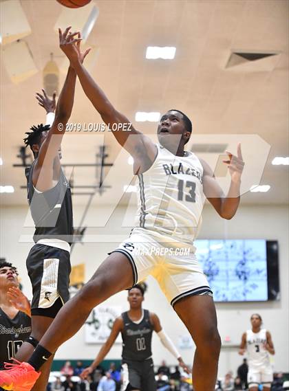 Thumbnail 3 in Sierra Canyon vs. Birmingham (The Classic at Damien) photogallery.