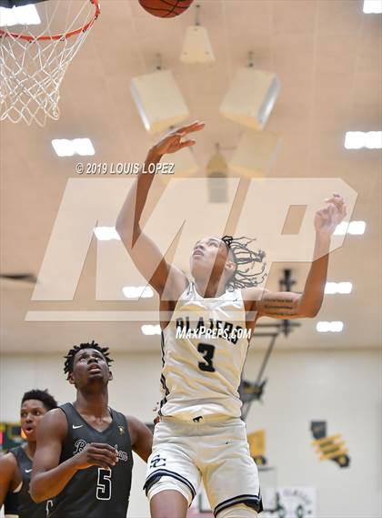 Thumbnail 1 in Sierra Canyon vs. Birmingham (The Classic at Damien) photogallery.