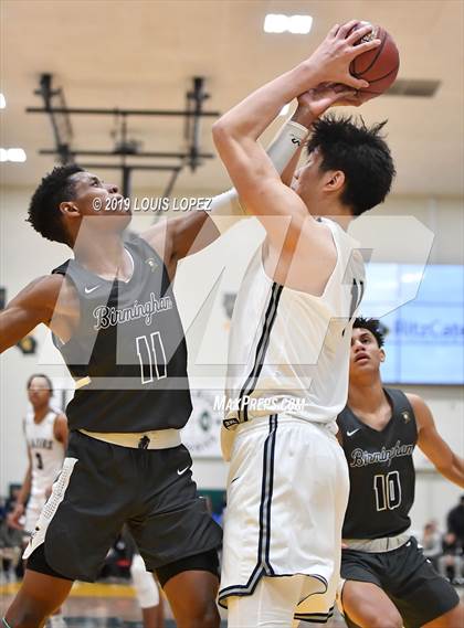 Thumbnail 3 in Sierra Canyon vs. Birmingham (The Classic at Damien) photogallery.
