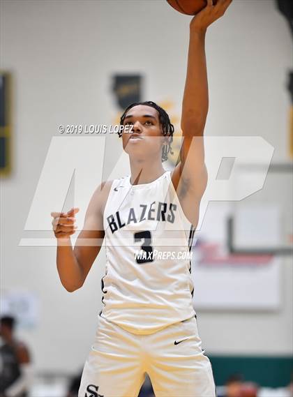 Thumbnail 2 in Sierra Canyon vs. Birmingham (The Classic at Damien) photogallery.