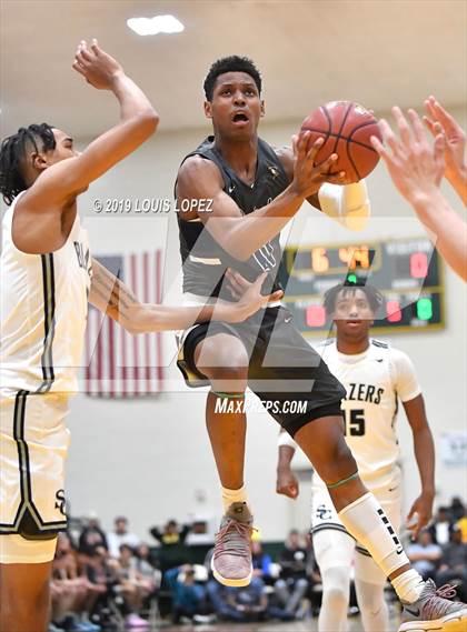 Thumbnail 3 in Sierra Canyon vs. Birmingham (The Classic at Damien) photogallery.