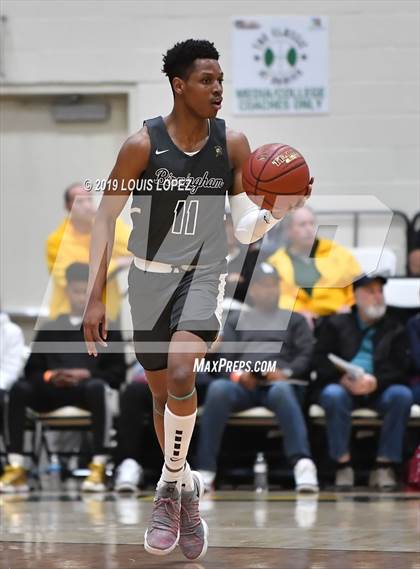 Thumbnail 2 in Sierra Canyon vs. Birmingham (The Classic at Damien) photogallery.