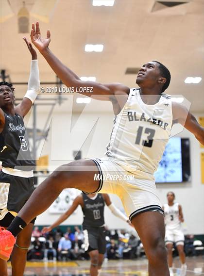 Thumbnail 2 in Sierra Canyon vs. Birmingham (The Classic at Damien) photogallery.
