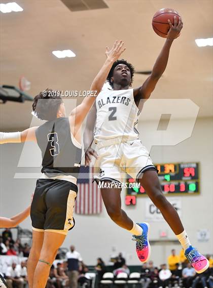 Thumbnail 2 in Sierra Canyon vs. Birmingham (The Classic at Damien) photogallery.