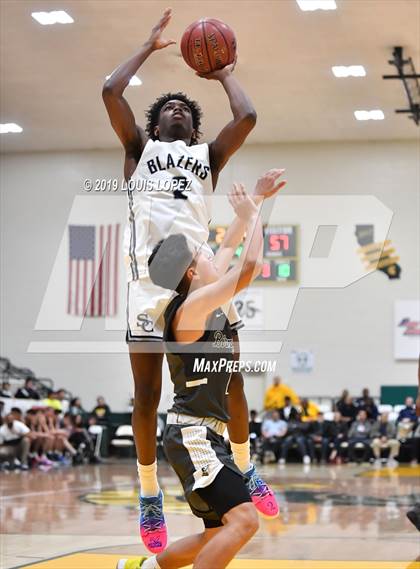 Thumbnail 3 in Sierra Canyon vs. Birmingham (The Classic at Damien) photogallery.