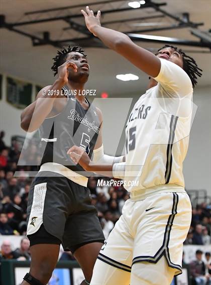 Thumbnail 3 in Sierra Canyon vs. Birmingham (The Classic at Damien) photogallery.