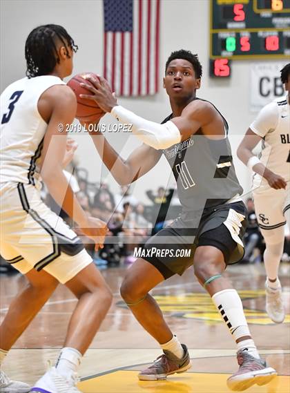 Thumbnail 3 in Sierra Canyon vs. Birmingham (The Classic at Damien) photogallery.