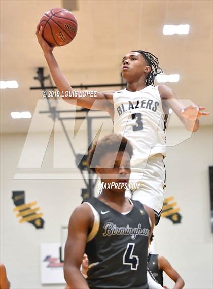 Thumbnail 3 in Sierra Canyon vs. Birmingham (The Classic at Damien) photogallery.