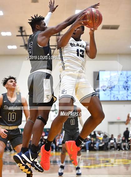 Thumbnail 2 in Sierra Canyon vs. Birmingham (The Classic at Damien) photogallery.