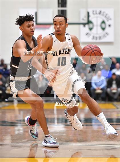 Thumbnail 2 in Sierra Canyon vs. Birmingham (The Classic at Damien) photogallery.
