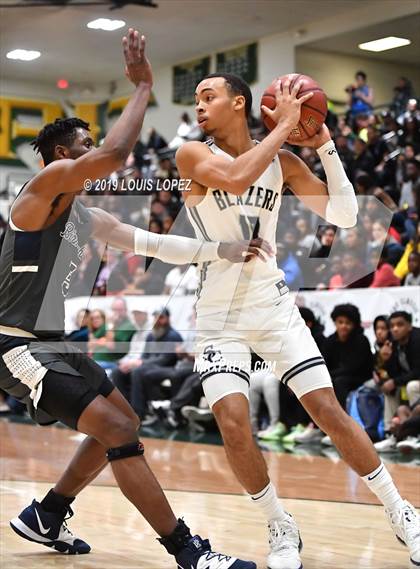 Thumbnail 3 in Sierra Canyon vs. Birmingham (The Classic at Damien) photogallery.