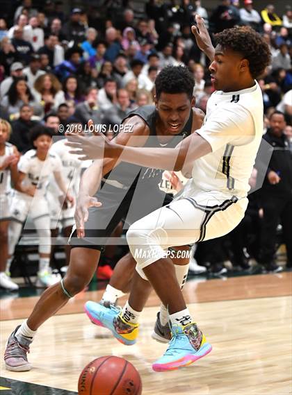 Thumbnail 3 in Sierra Canyon vs. Birmingham (The Classic at Damien) photogallery.
