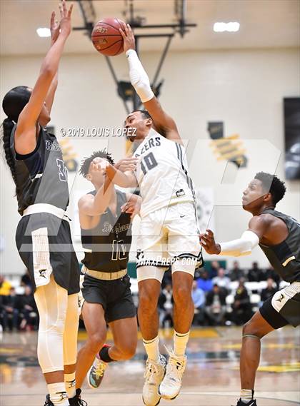 Thumbnail 2 in Sierra Canyon vs. Birmingham (The Classic at Damien) photogallery.