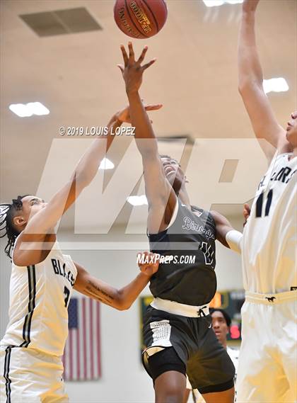 Thumbnail 2 in Sierra Canyon vs. Birmingham (The Classic at Damien) photogallery.