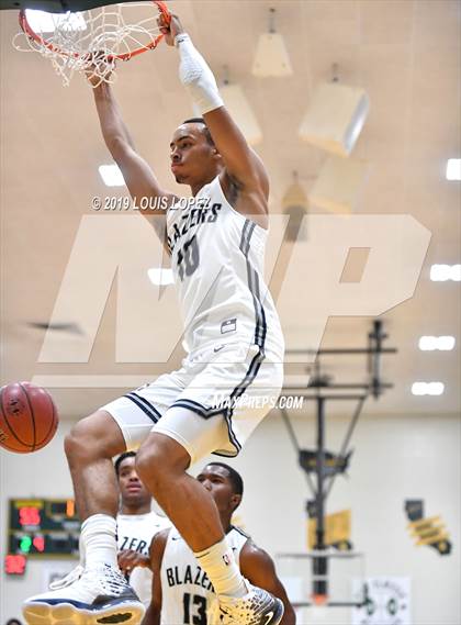 Thumbnail 2 in Sierra Canyon vs. Birmingham (The Classic at Damien) photogallery.
