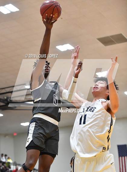 Thumbnail 3 in Sierra Canyon vs. Birmingham (The Classic at Damien) photogallery.