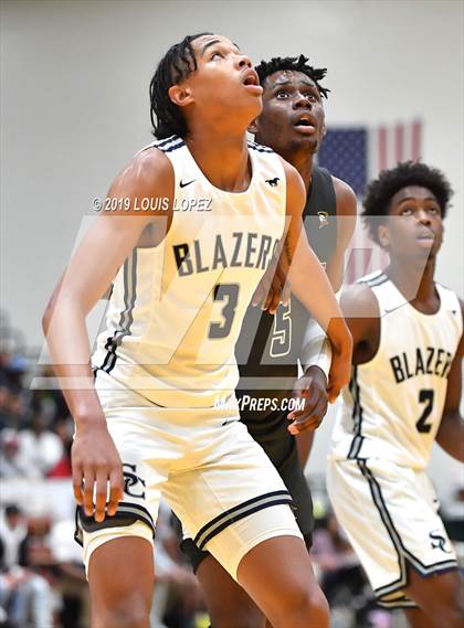 Thumbnail 2 in Sierra Canyon vs. Birmingham (The Classic at Damien) photogallery.
