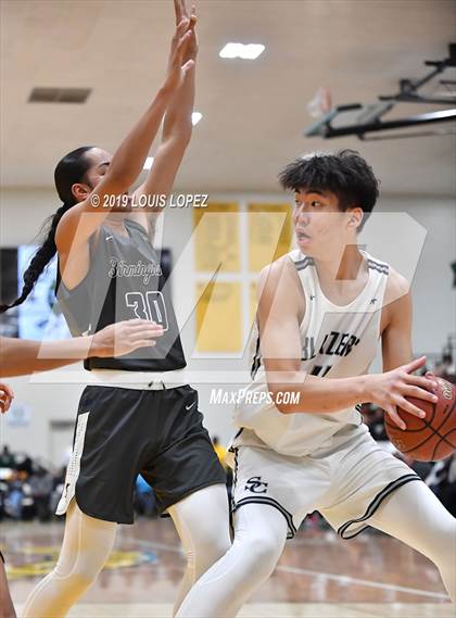 Thumbnail 3 in Sierra Canyon vs. Birmingham (The Classic at Damien) photogallery.