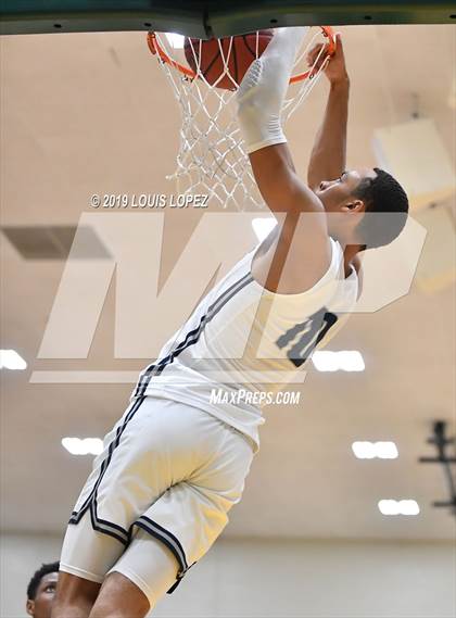 Thumbnail 2 in Sierra Canyon vs. Birmingham (The Classic at Damien) photogallery.