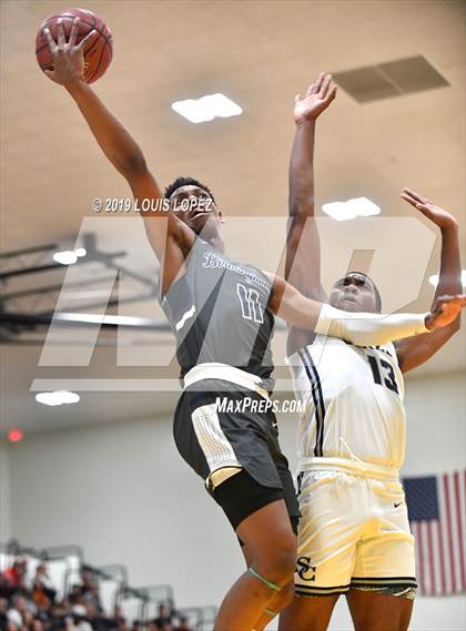 Thumbnail 2 in Sierra Canyon vs. Birmingham (The Classic at Damien) photogallery.