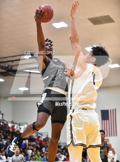 Thumbnail 1 in Sierra Canyon vs. Birmingham (The Classic at Damien) photogallery.